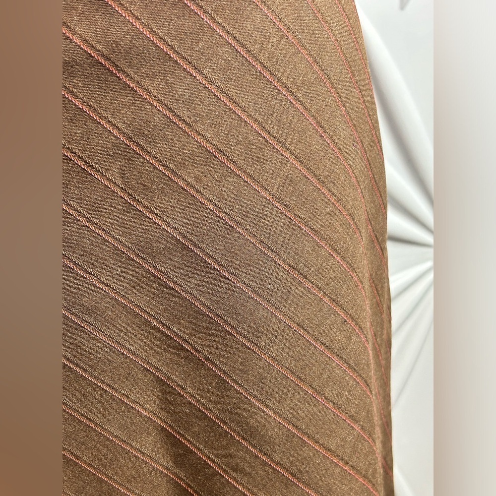 Trina Turk SZ 8 brown skirt with pink pin stripes. Waist 30” with side zip. - Picture 4 of 6
